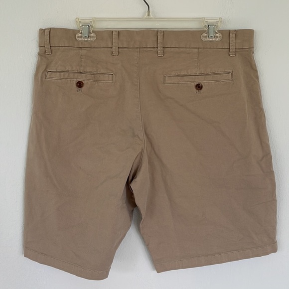 GAP Khakis 10” men’s tan cotton chino shorts size 33 - Picture 5 of 8